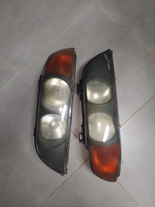 Faróis serie 5 e39 originais em ótimo estado
