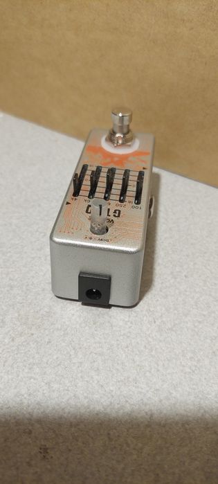 Efekt, kostka gitarowa, equalizer.