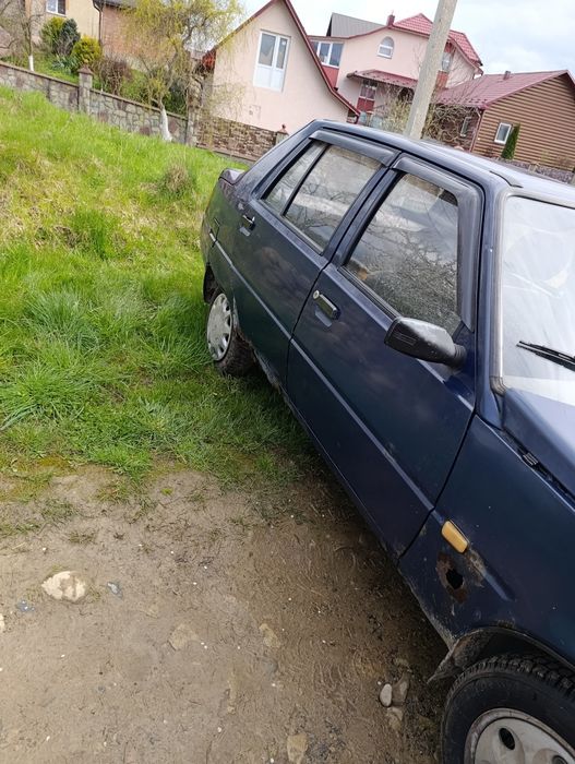 продаж легкового автомобіля