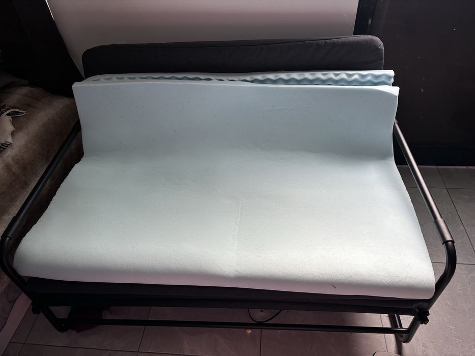 Sofa cama IKEA HAMMARN Cinza, com espuma.