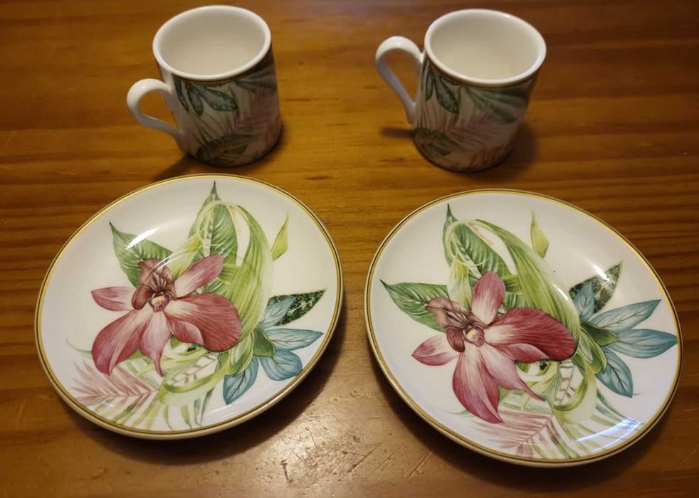 Conjunto 2 chávenas e pires de chá / café, motivo floral