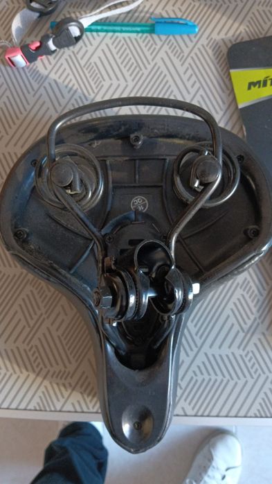 Capacete e assento confortável para ciclismo