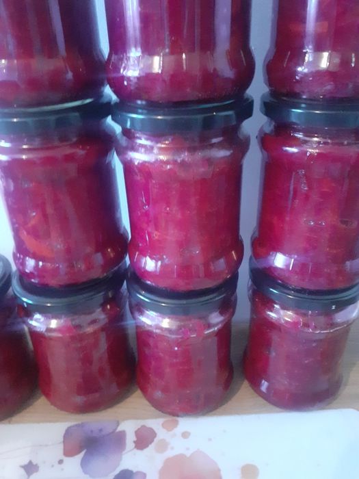 Przetwory warzywne,  sałatki ,buraczki, kiszona kapusta i inne