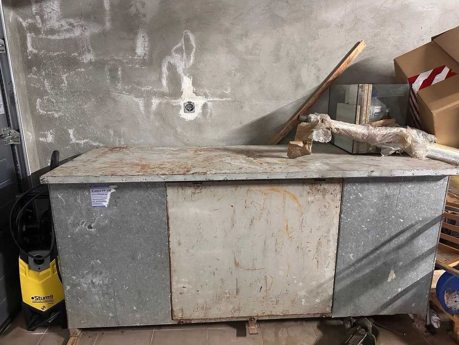 Металевий виробничий стіл з тумбою для майстерні або гаража