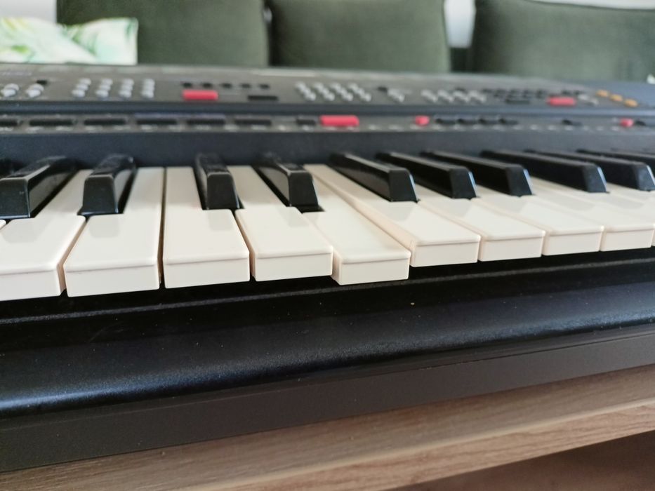 Yamaha PSR- 400 keyboard