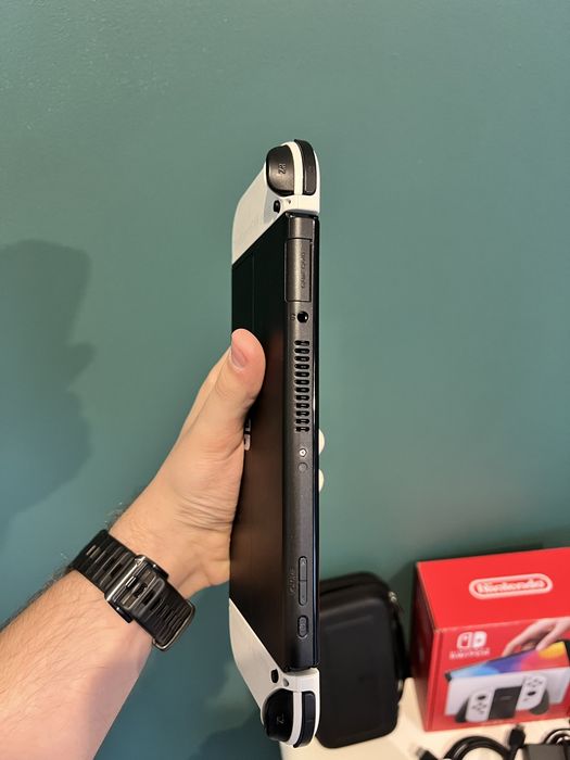 Nintendo Switch Oled 64gb + karta 128gb