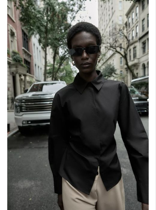 Сорочка zara чорна з червоною ниткою