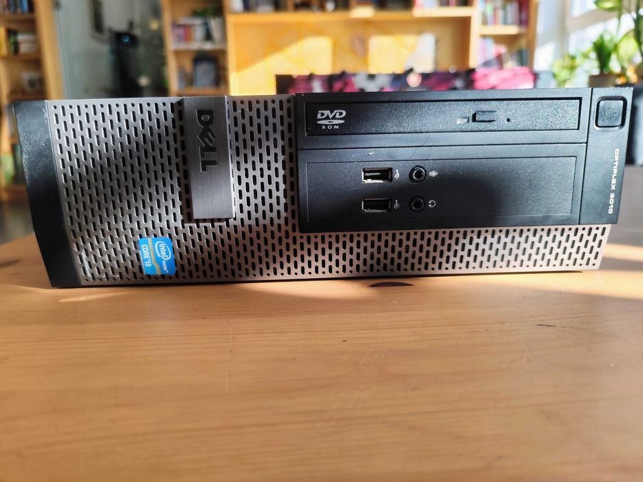 Sprzedam zestaw komputerowy (z monitorami) firmy Dell