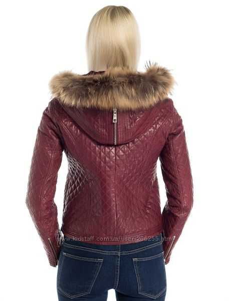 Стильна шкіряна куртка .