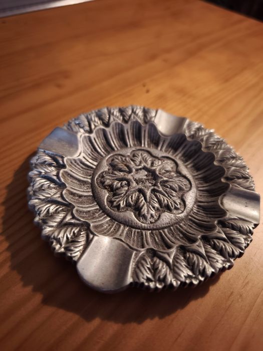 Cinzeiro de metal
