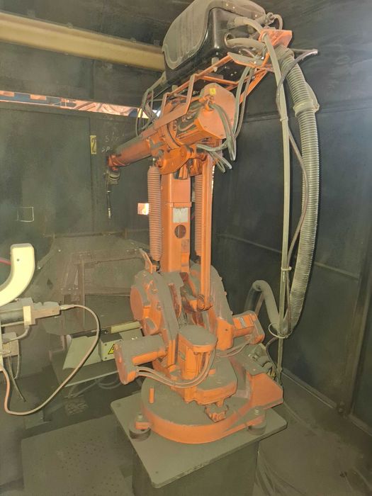 Cela spawalnicza dwustanowiskowa z robotem