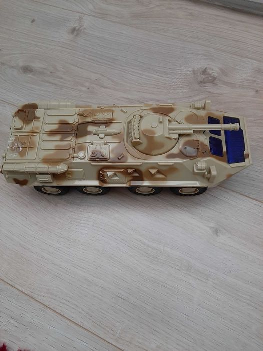 Продам іграшковий  інерційний танк
