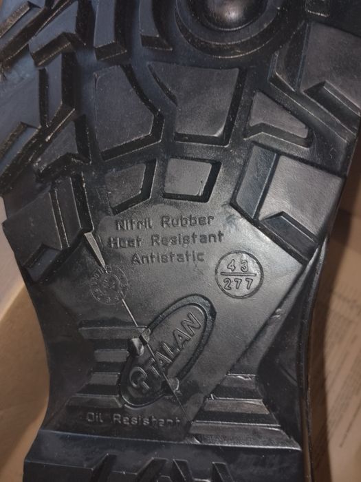 Ботинки защитные , новые !!! Деми 43 р. 10% допомога на ЗСУ..