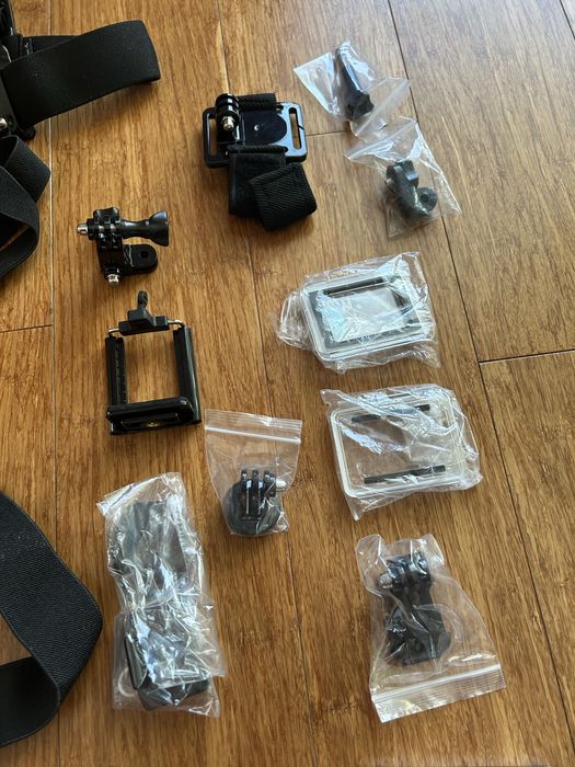 GoPro Hero 4 Silver - praktycznie nowa, z bogatym zestawem akcesoriów!