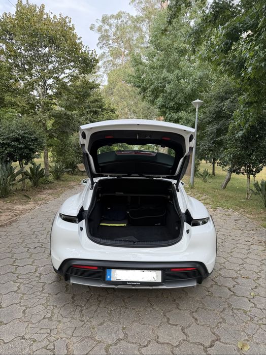 Porsche Taycan 4 Cross Turismo