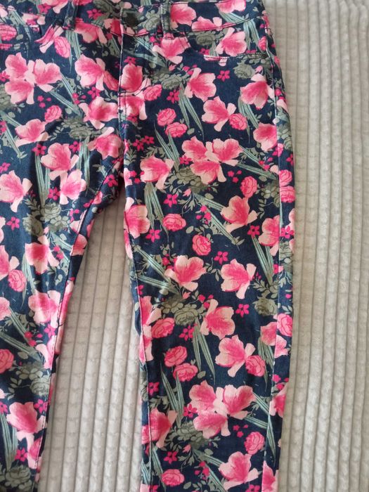 Spodnie damskie jeansowe Esmara w kwiaty r. 36
