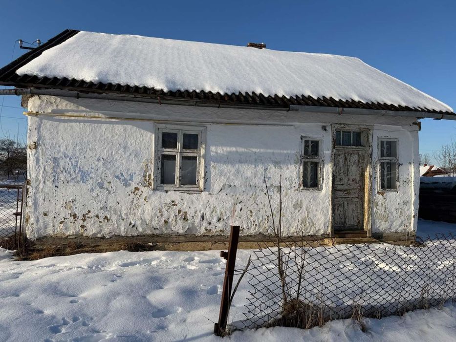 Продається деревяний будинок в с. Долішнє