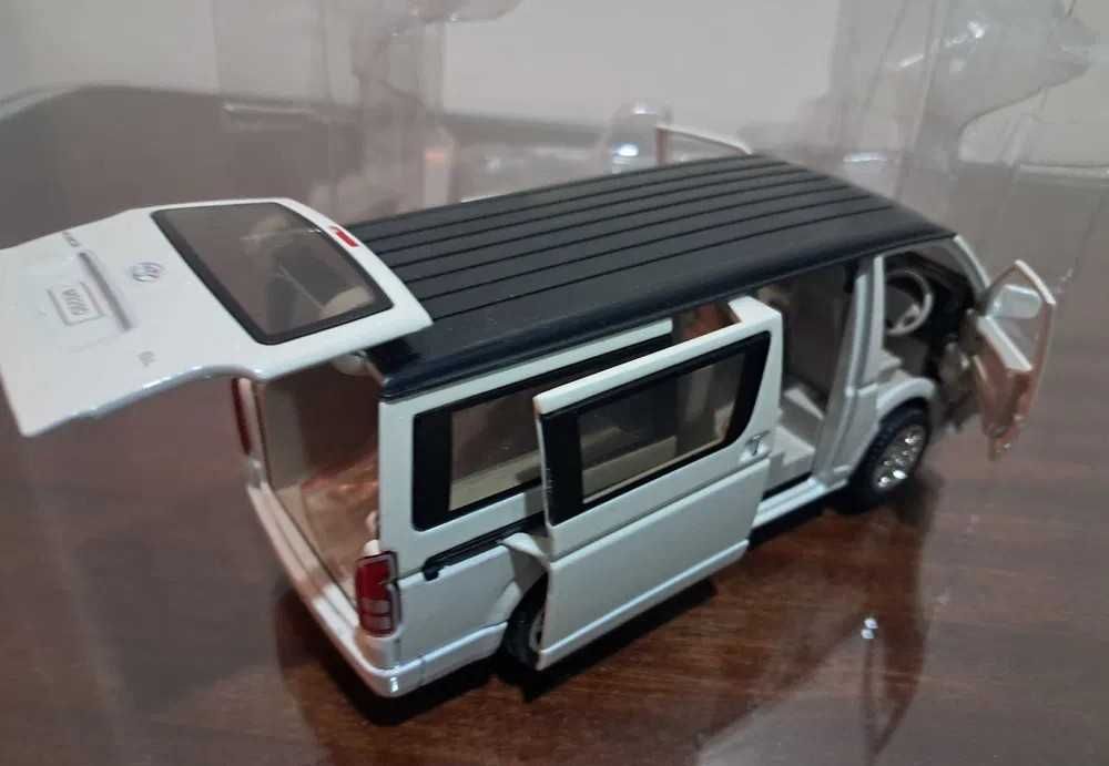 Carro Miniatura Toyota Hiace Diecast XLG 1/32
