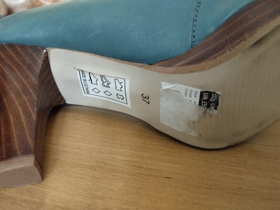 Buty na obcasie, roz. 37