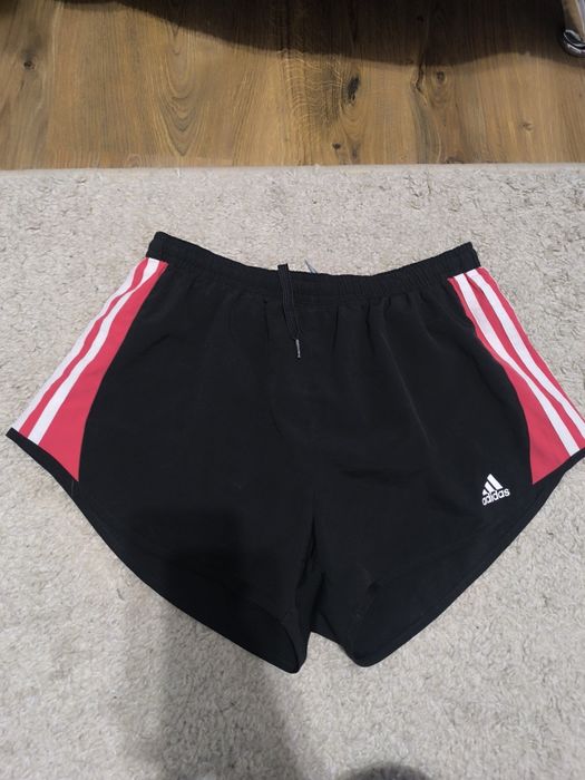 Damskie spodenki Adidasa