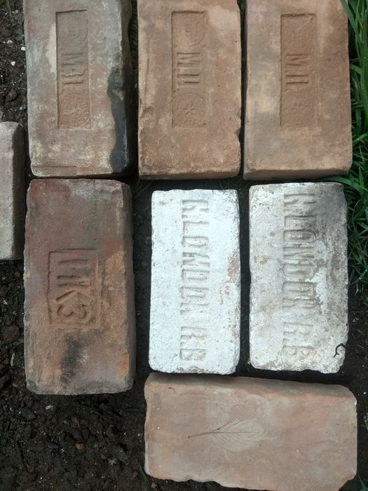 Кирпичи   старые