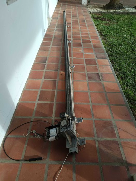 Portão de fole com motor elétrico