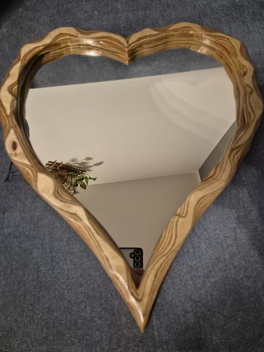 Lustro w ksztalcie serca. Piekny prezent na walentynki