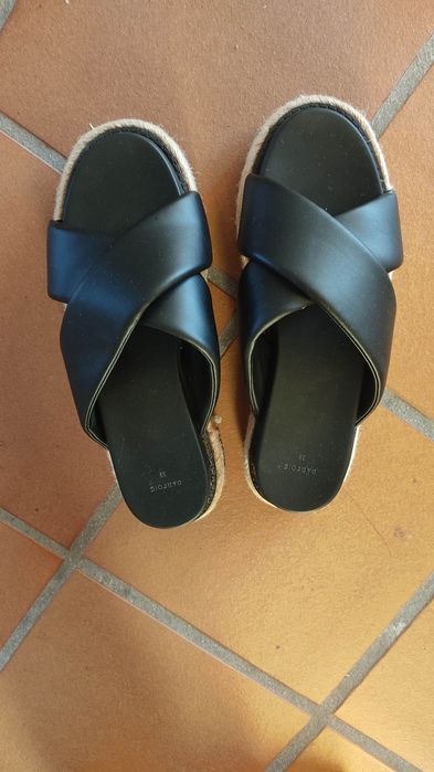 Chinelas pretas Parfois