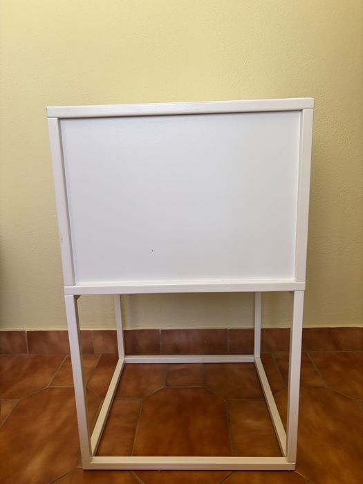 Mesa de cabeceira IKEA