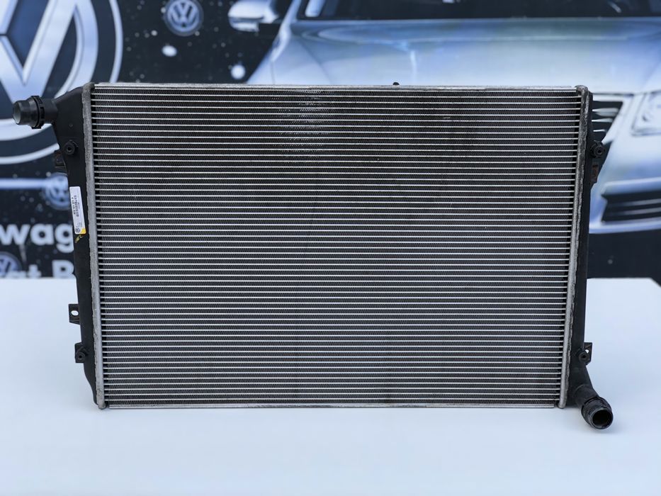 Радиатор охлаждения двигателя радіатор основний Пассат Б6 2.0 BMP