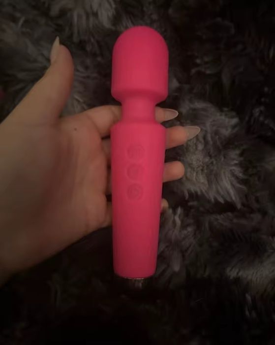 Женский массажёр микрофон