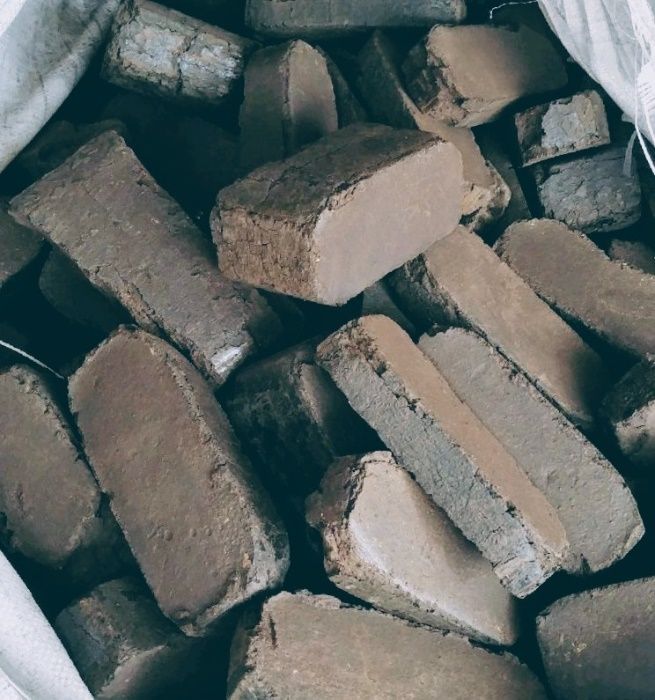 Brykiet torfowy . Ekologiczny tani opal .