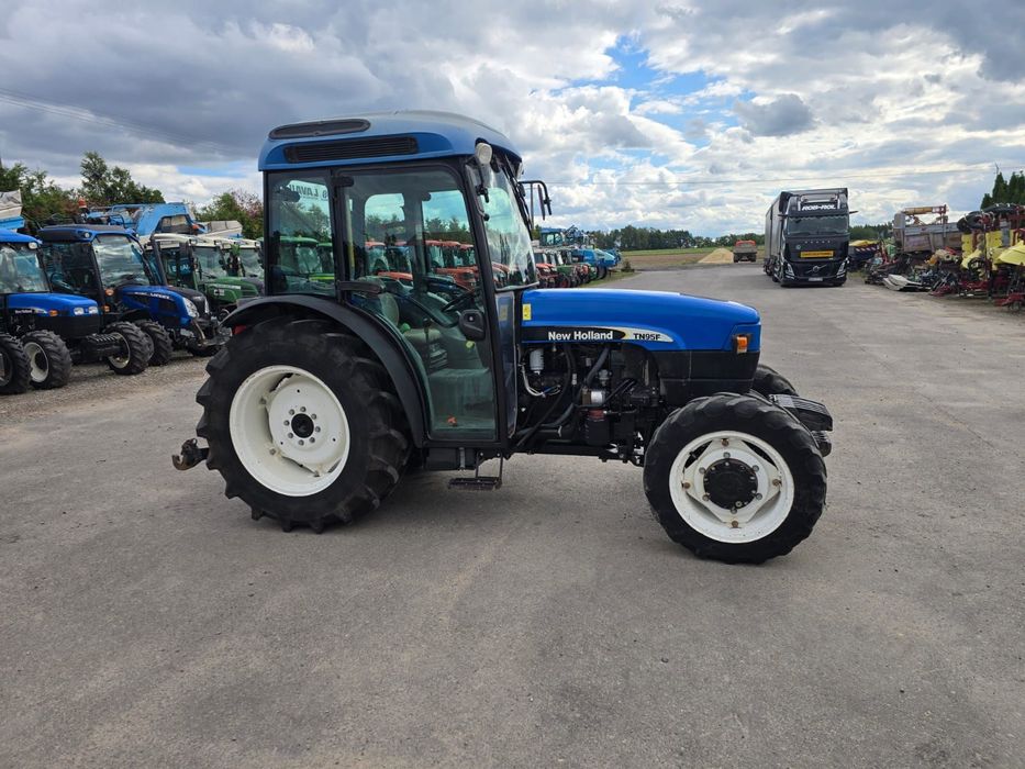 New Holland TN 95F  Ciągnik sadowniczy
