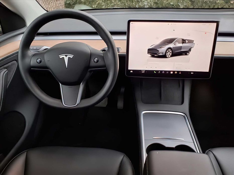 Tesla Model Y      2023