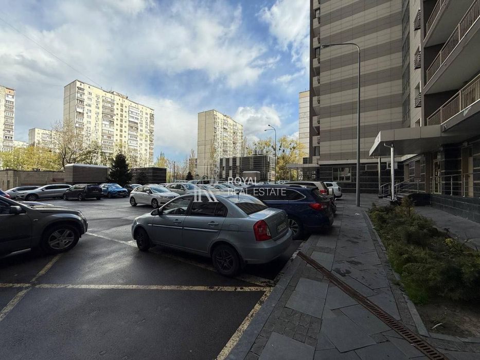 Мстислава Скрипника вул., 40. Продам офіс зі своїм окремим входом. Терміново!