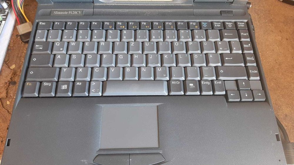 Retro Laptop z 1997 roku Twinhead P79 SlimNote-9120CV