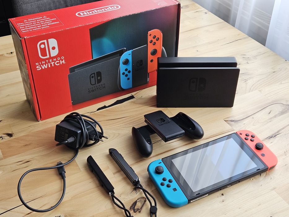Konsola Nintendo Switch Joy-Con v2 czerwono-niebieski plus futerał i k