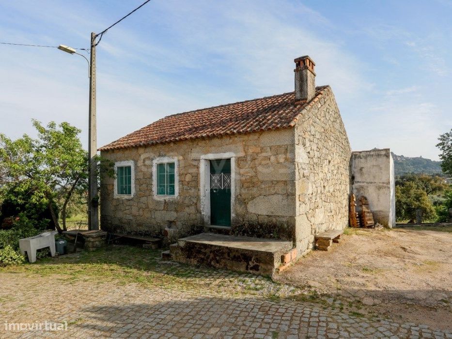 Moradia tradicional com terreno generoso e com vista deslumbrante p...