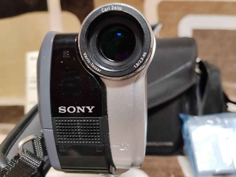 Цифровая видеокамера SONY  DRS-HC35E  в идеальном состоянии made in Ja