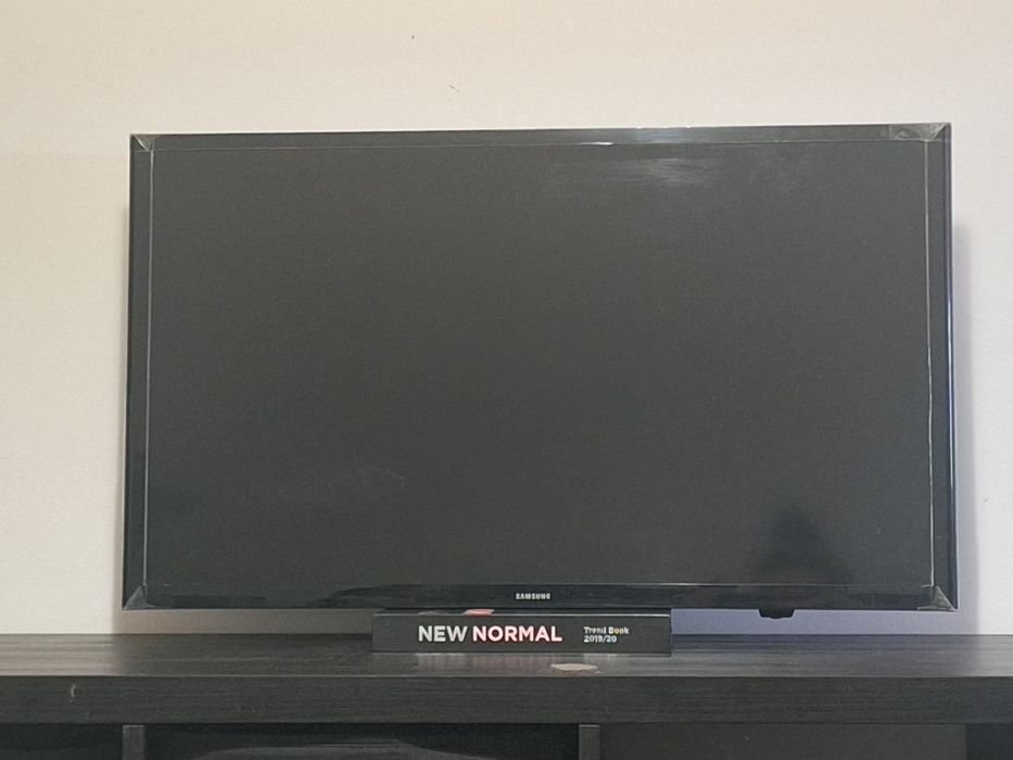 Telewizor Samsung 32' z uchwytem ściennym - 1-18 szt.