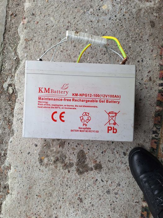 Akumulatory 12V 100Ah  plus ładowarka