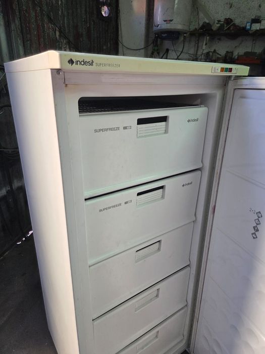 Arca vertical indesit