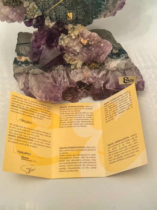 Relogio com bronze e pedras semipreciosas