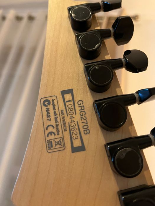 Guitarra ibanez gio GRG270B + Amplificador Peavey vypyr + estojo rijo