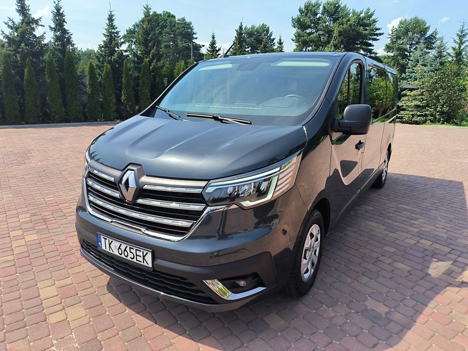 Wynajem Busa, Bus 9 Osobowy Wypożyczalnia samochodów Reno