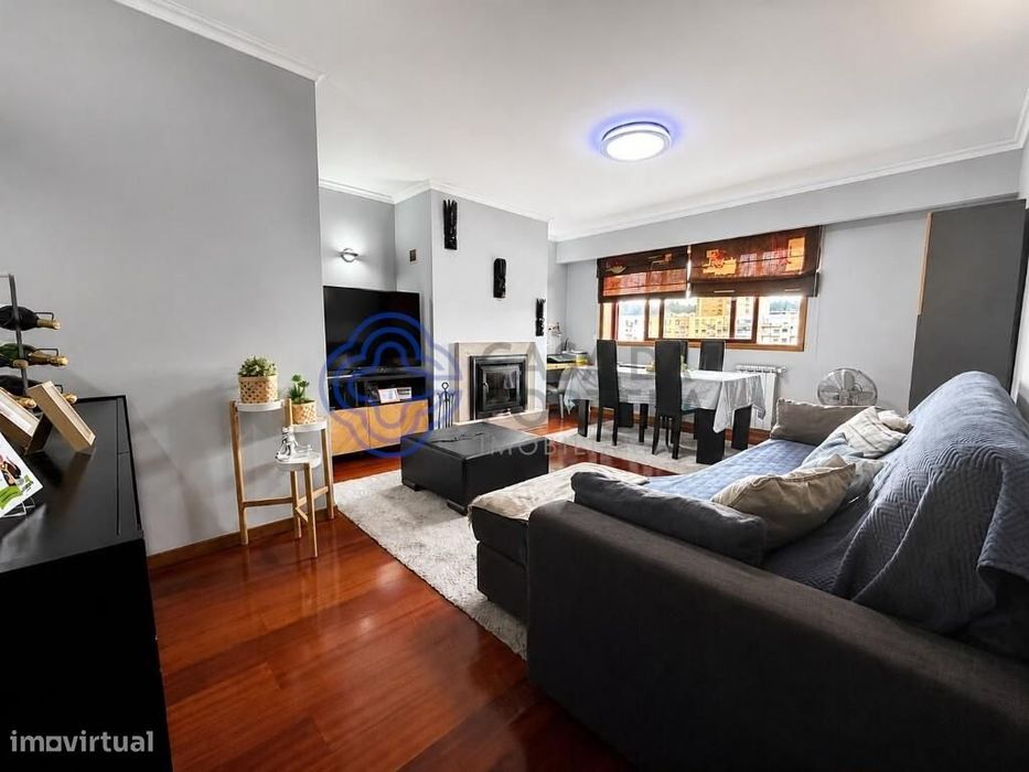 Apartamento T2 em Valongo | Suíte | Varanda | Garagem