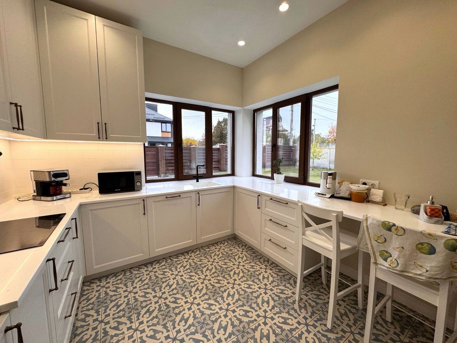 Продам современный  дом 215 м², Павленки, Ньютона, 8,5 соток( код 5704)