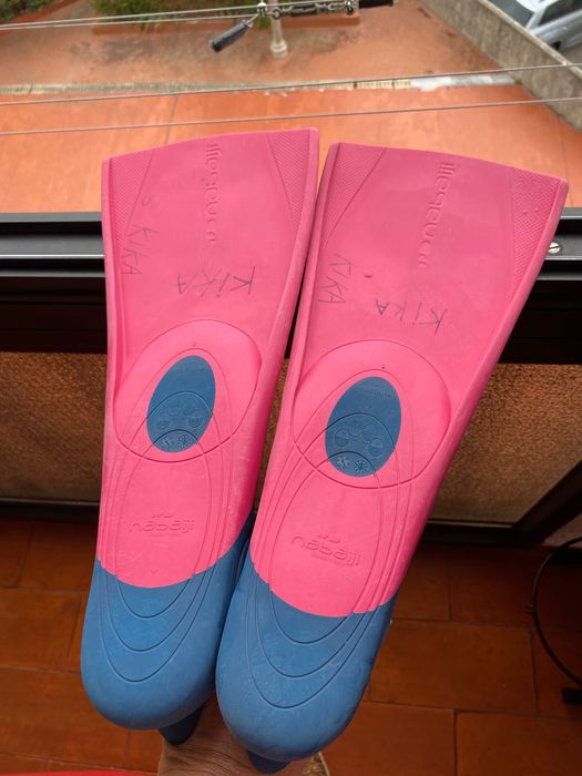 Barbatanas rosa Natação