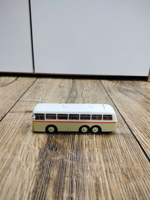 Model autobusu – TATRA T 500 HB – skala 1:72 + gazetka