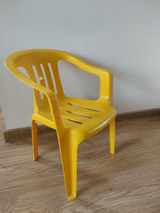 Fotelik dziecięcy plastikowy